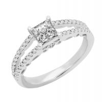 Zásnubní prsten s princess diamantem a bočními diamanty Fia