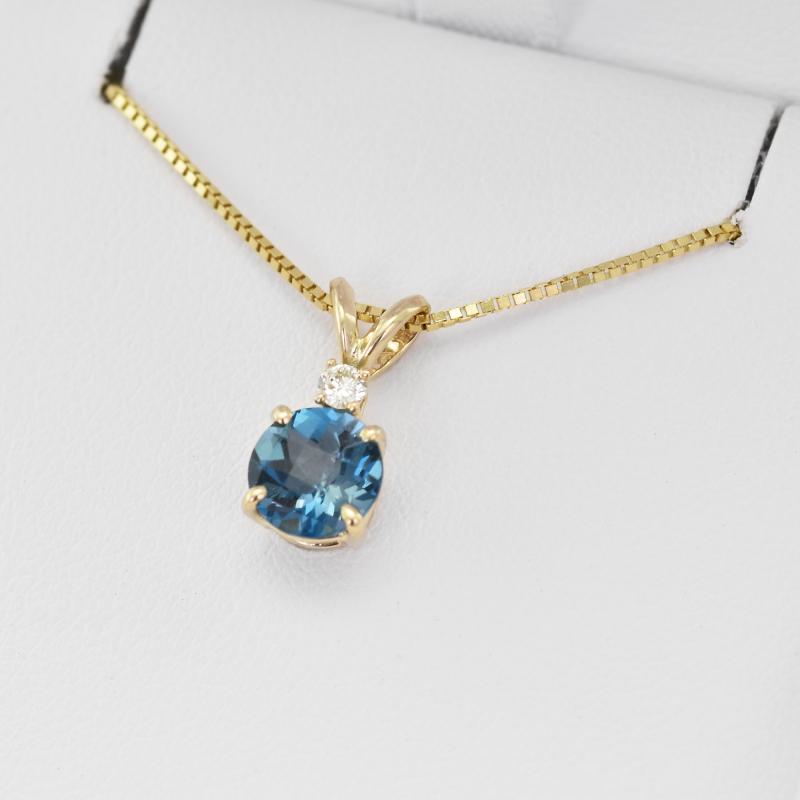 Modrý topazový náhrdelník