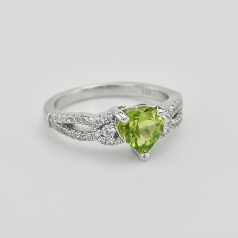 Srdíčkový olivín ve stříbrném prstenu Beliton 37489