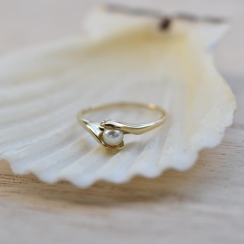 Zlatý prsten s bílou perlou 40039