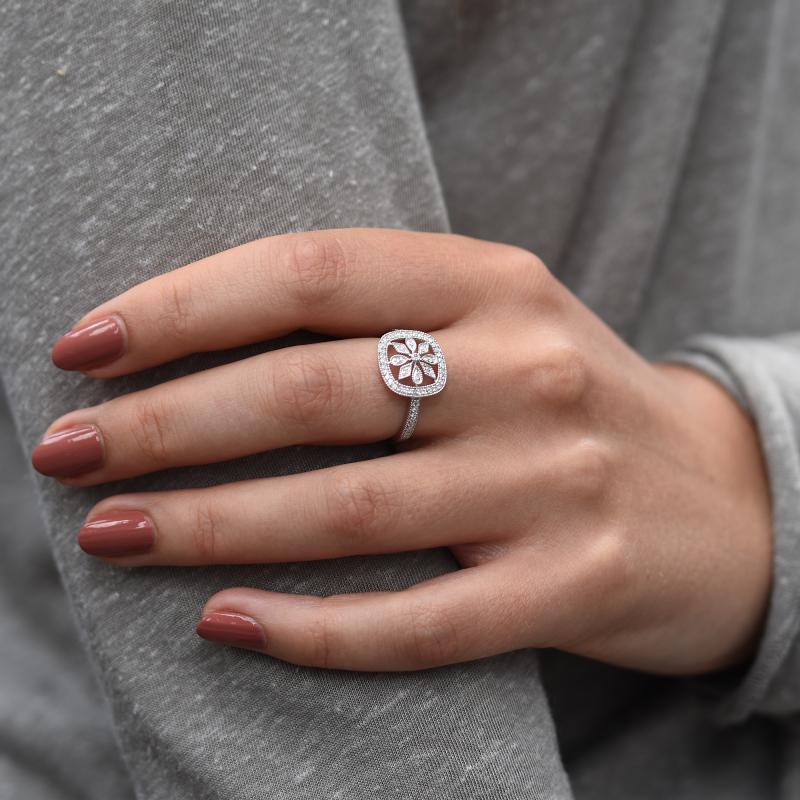 Zlatý diamantový prsten s květem 45229