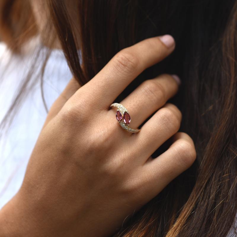 Zlatý prsten s turmalíny a diamanty