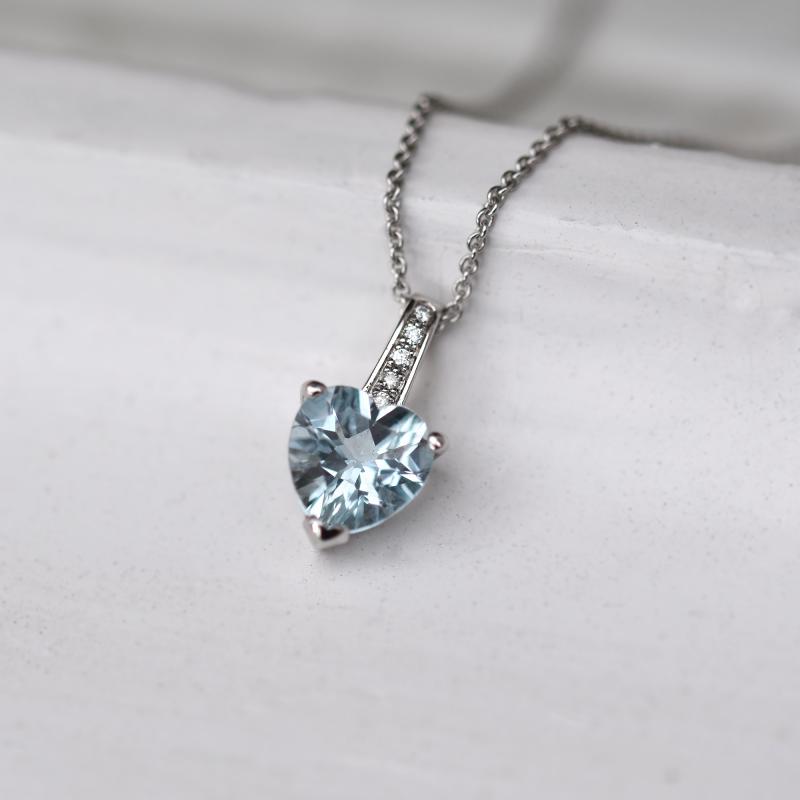 Akvamarínové srdce ve zlatém přívěsku s diamanty 48619