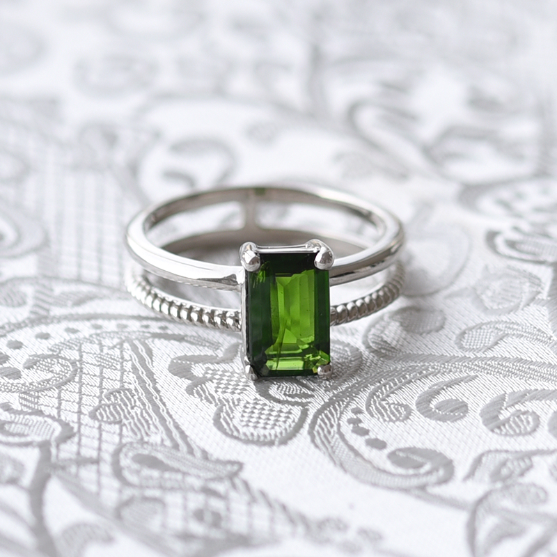 Prsten s emerald diopsidem