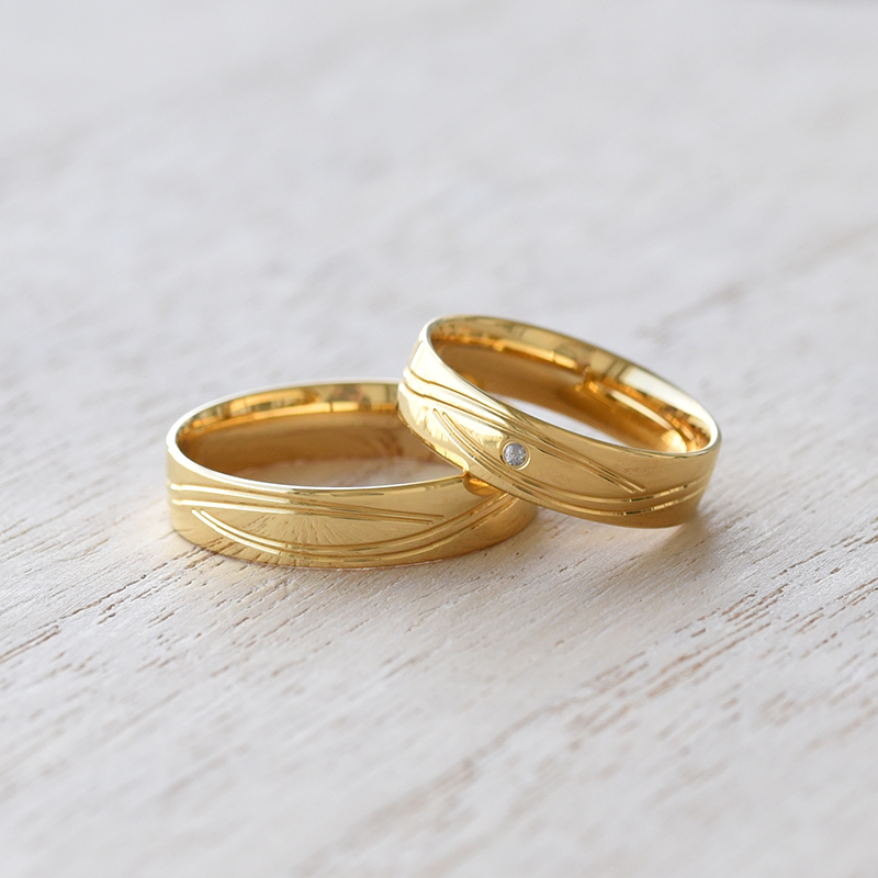 Zlaté snubní prsteny s diamantem 61459