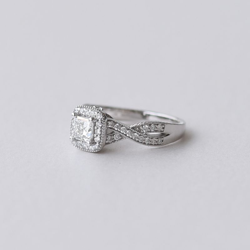 Diamantový prsten s princess diamantem