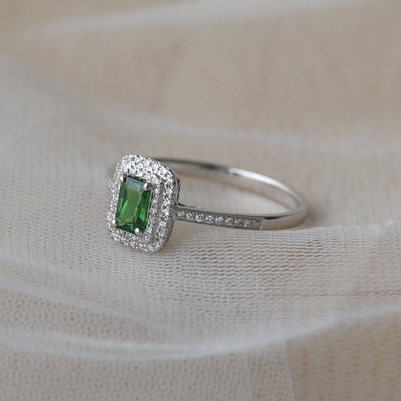 Prsten s emerald tsavorit granátem a diamanty 63719