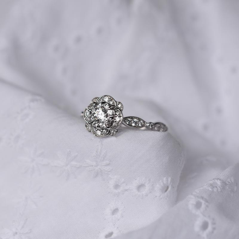 Květinový diamantový prsten 68369