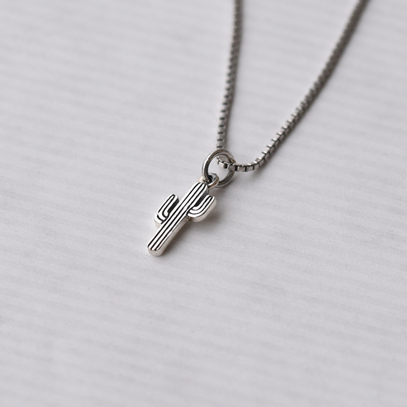 Stříbrný náhrdelník ve tvaru kaktusu 70779