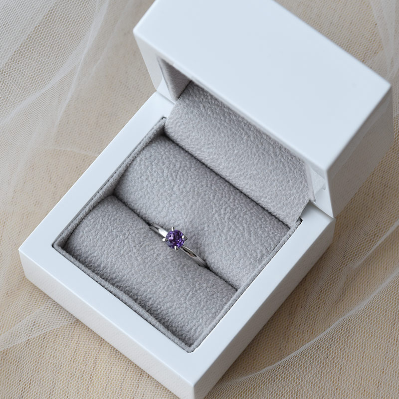 Prsten s fialovým ametystem