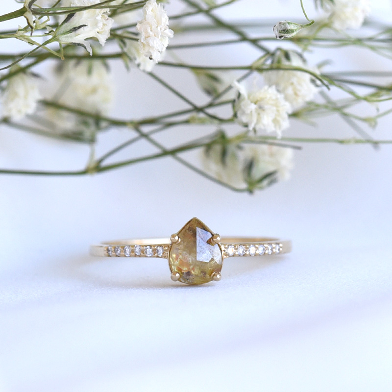 Zásnubní prsten se žlutým pear diamantem 78239