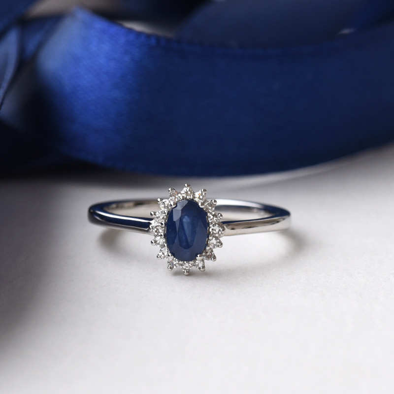 Zlatý prsten s modrým safírem a diamanty 78439