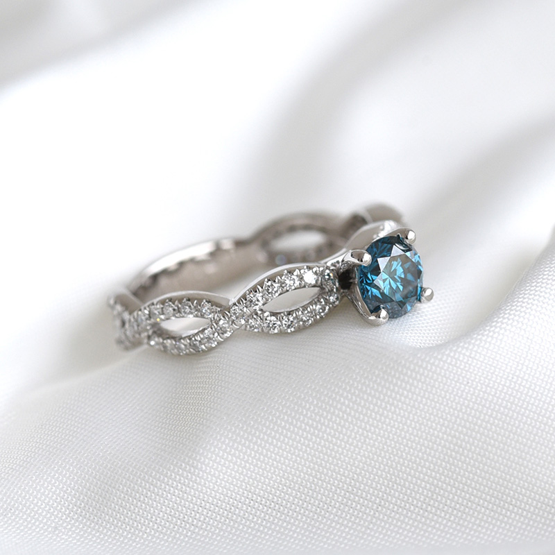 Prsten s modrým diamantem z bílého zlata 82629
