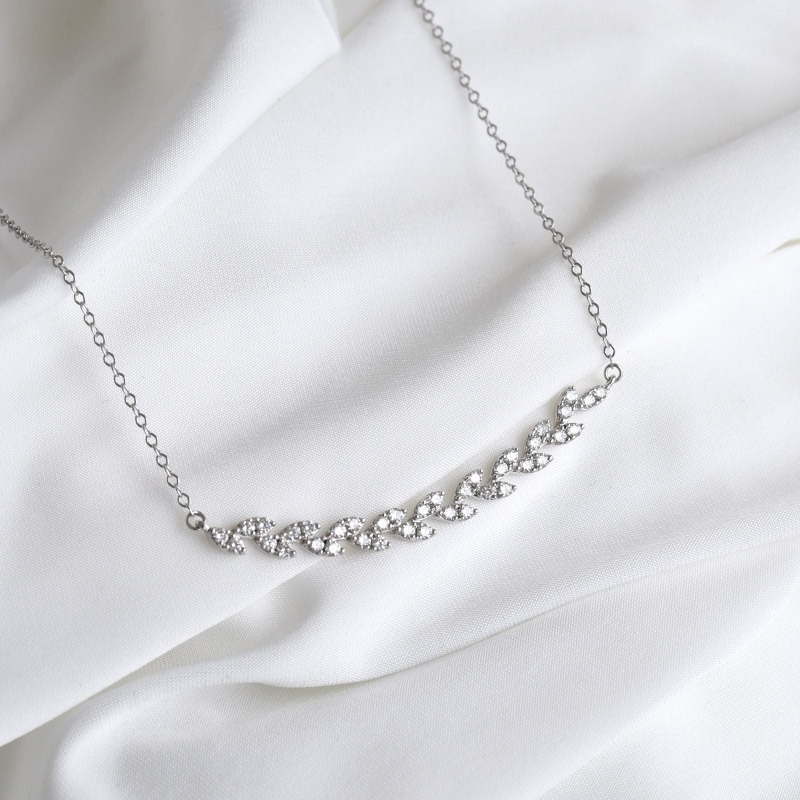 Diamantový náhrdelník z bílého zlata
