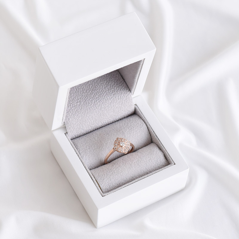 Prsten s diamantovým květem ze zlata 93009