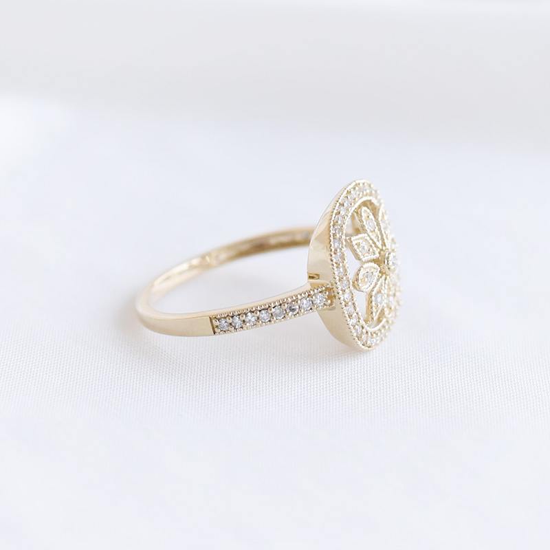Zlatý prsten s diamanty 93079
