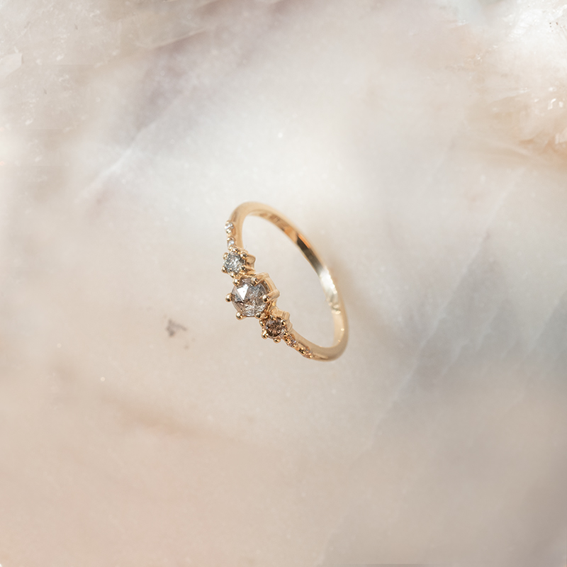 Zásnubní prsten se salt and pepper diamanty Willa 99159