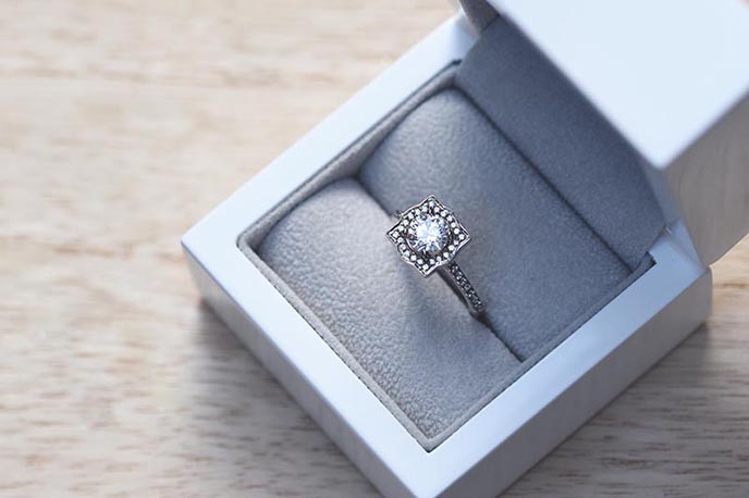 Diamantový prsten Halo v luxusním balení