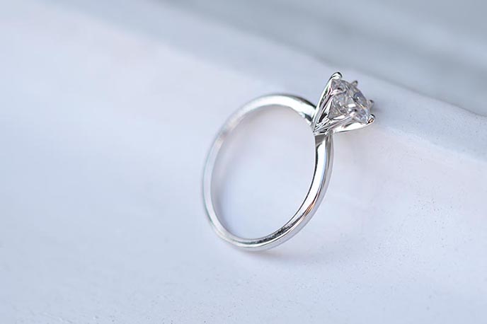 Diamantový prsten z bílého zlata solitaire