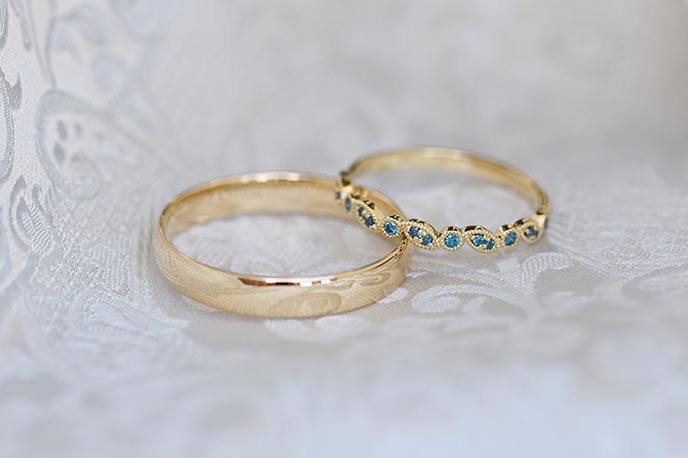 Vintage zlatý prsten s diamanty pro ni a klasický zlatý snubní prsten pro něj